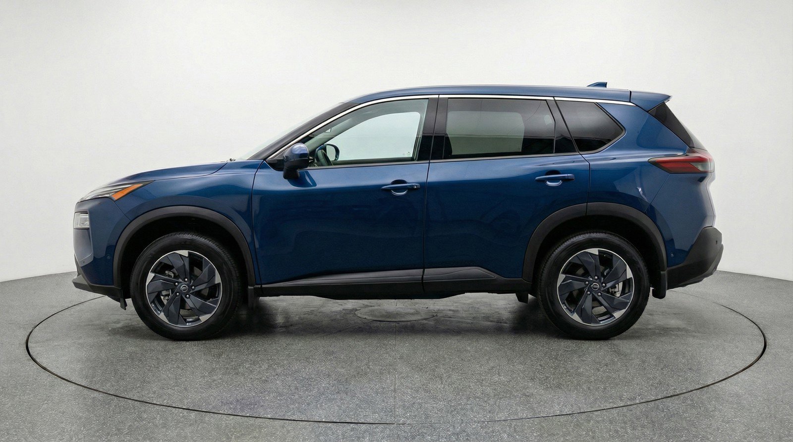 Used 2025 Nissan Rogue SV image 5