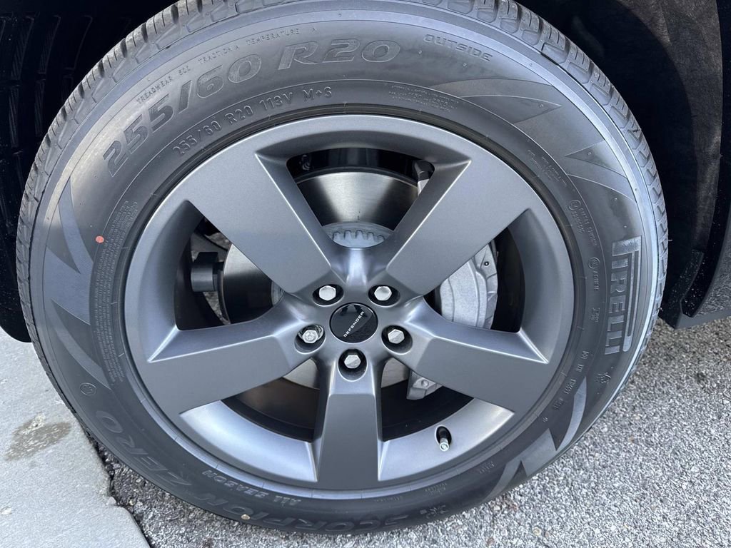 New 2026 Land Rover Defender 110 X-Dynamic SE image 11