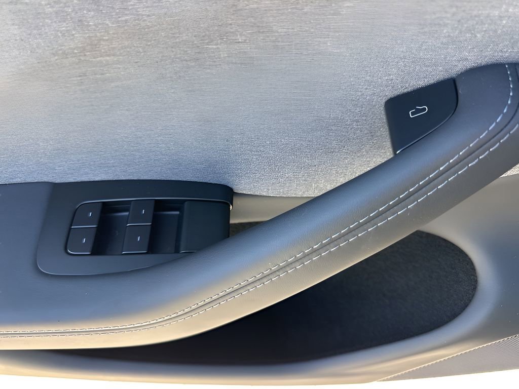 Used 2025 Tesla Model 3 Long Range image 27