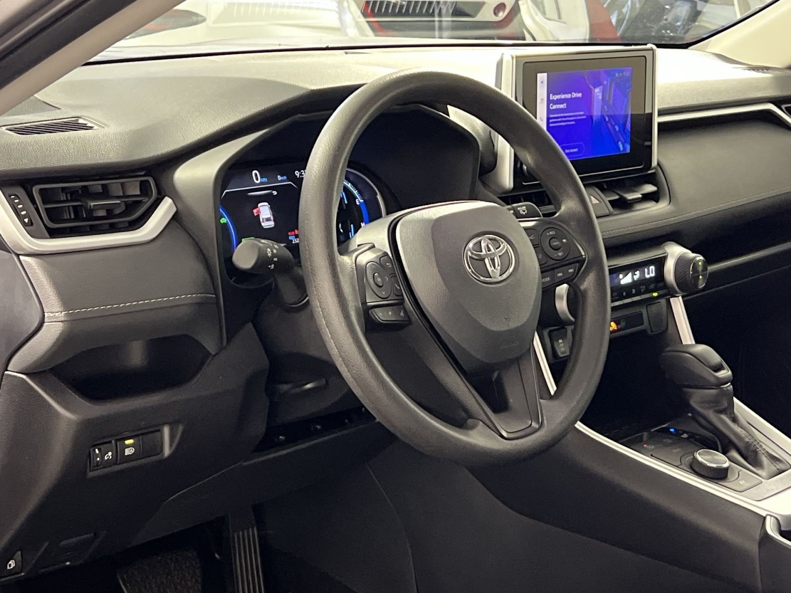 Used 2025 Toyota RAV4 XLE AWD/4WD image 17