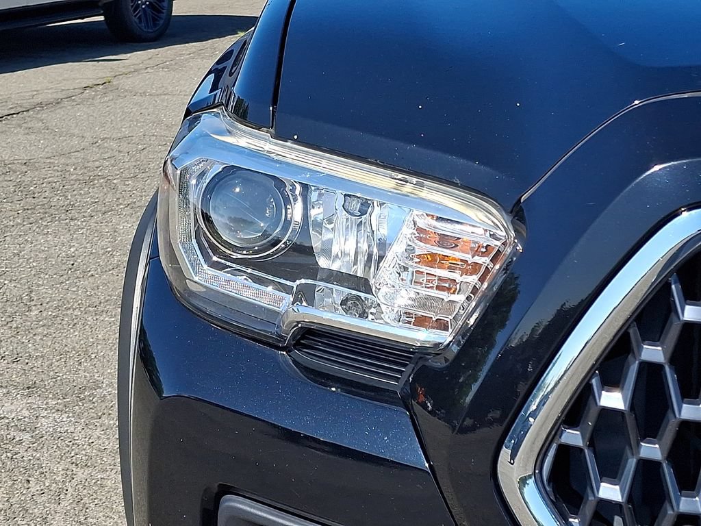 Used 2019 Toyota Tacoma TRD Off-Road AWD/4WD image 12