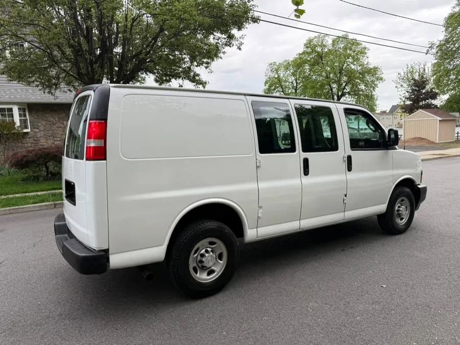 Used 2018 Chevrolet Express 2500 image 8