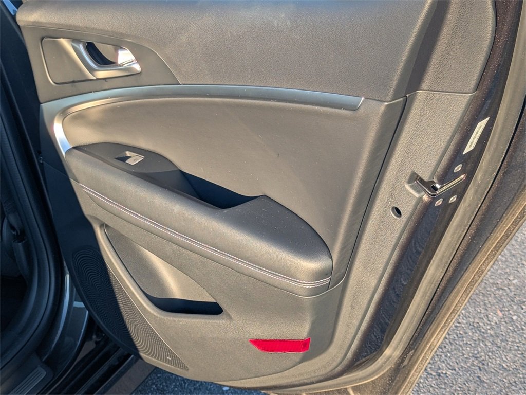 Used 2025 Genesis G70 2.5T image 15