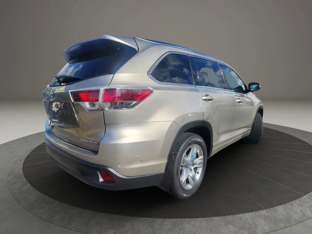 Used 2016 Toyota Highlander Limited AWD/4WD image 6