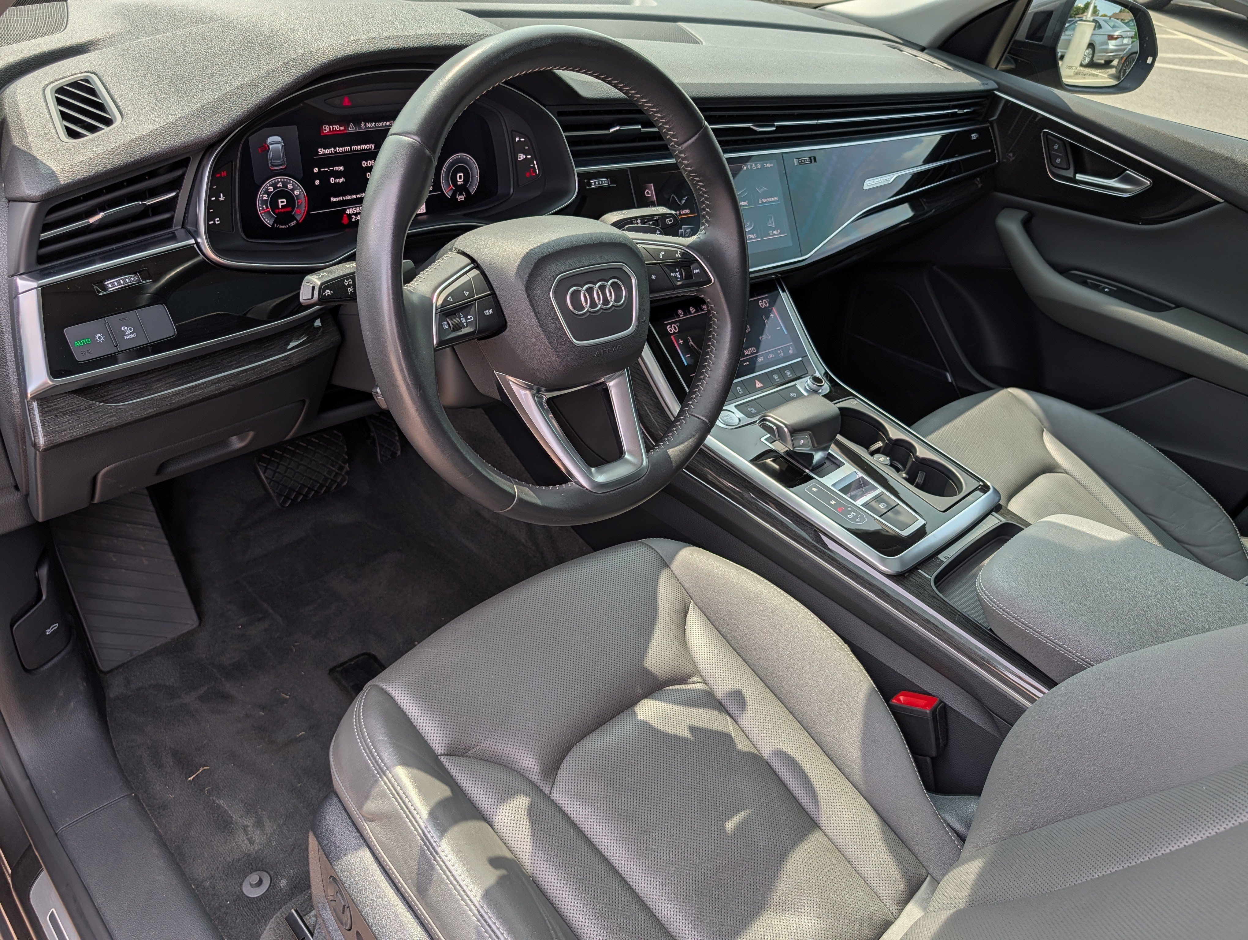 Used 2019 Audi Q8 Premium Plus w/ Premium Plus AWD/4WD image 18