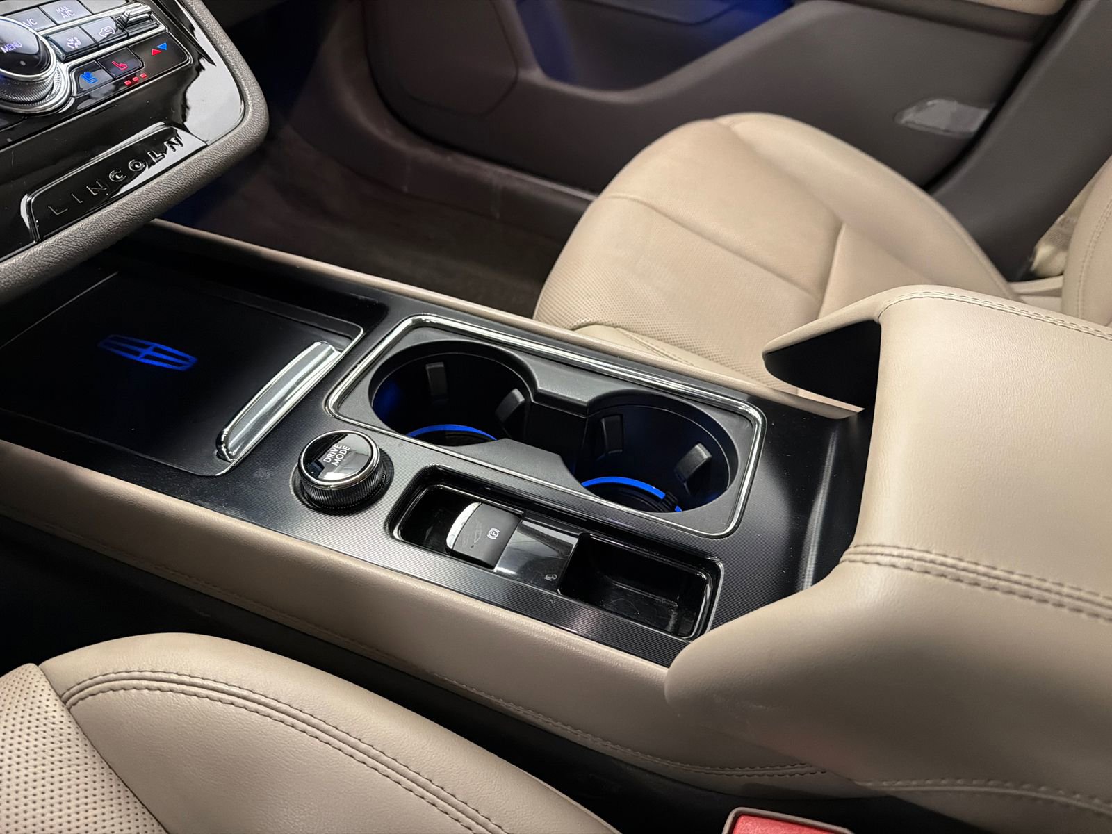 Used 2021 Lincoln Corsair Reserve w/ Equipment Group 201A image 27