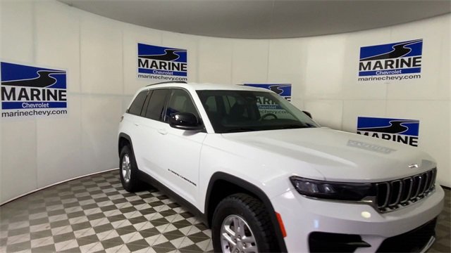 Used 2023 Jeep Grand Cherokee Laredo w/ Luxury Tech Group I image 4