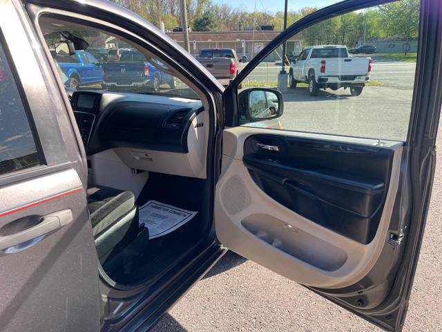 Used 2019 Dodge Grand Caravan SE w/ UConnect Hands-Free Group FWD image 23