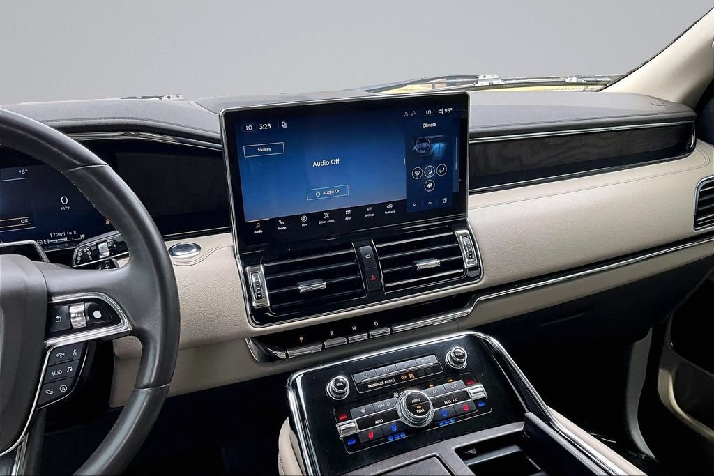 Used 2022 Lincoln Navigator Reserve AWD/4WD image 10