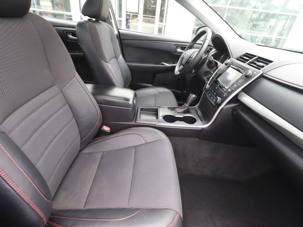 Used 2016 Toyota Camry SE w/ Moonroof Package FWD image 14