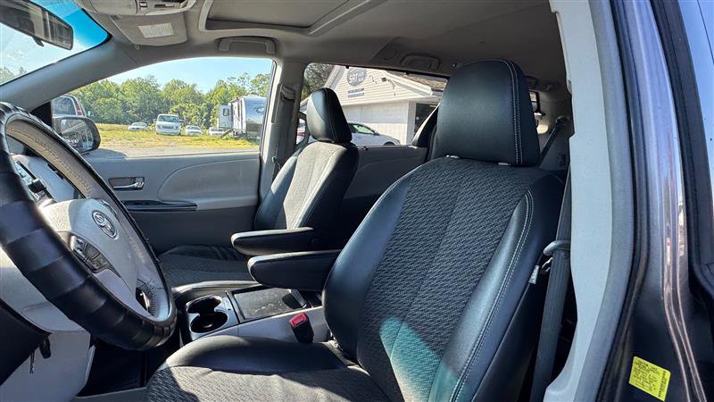 Used 2011 Toyota Sienna SE w/ Preferred Pkg FWD image 38