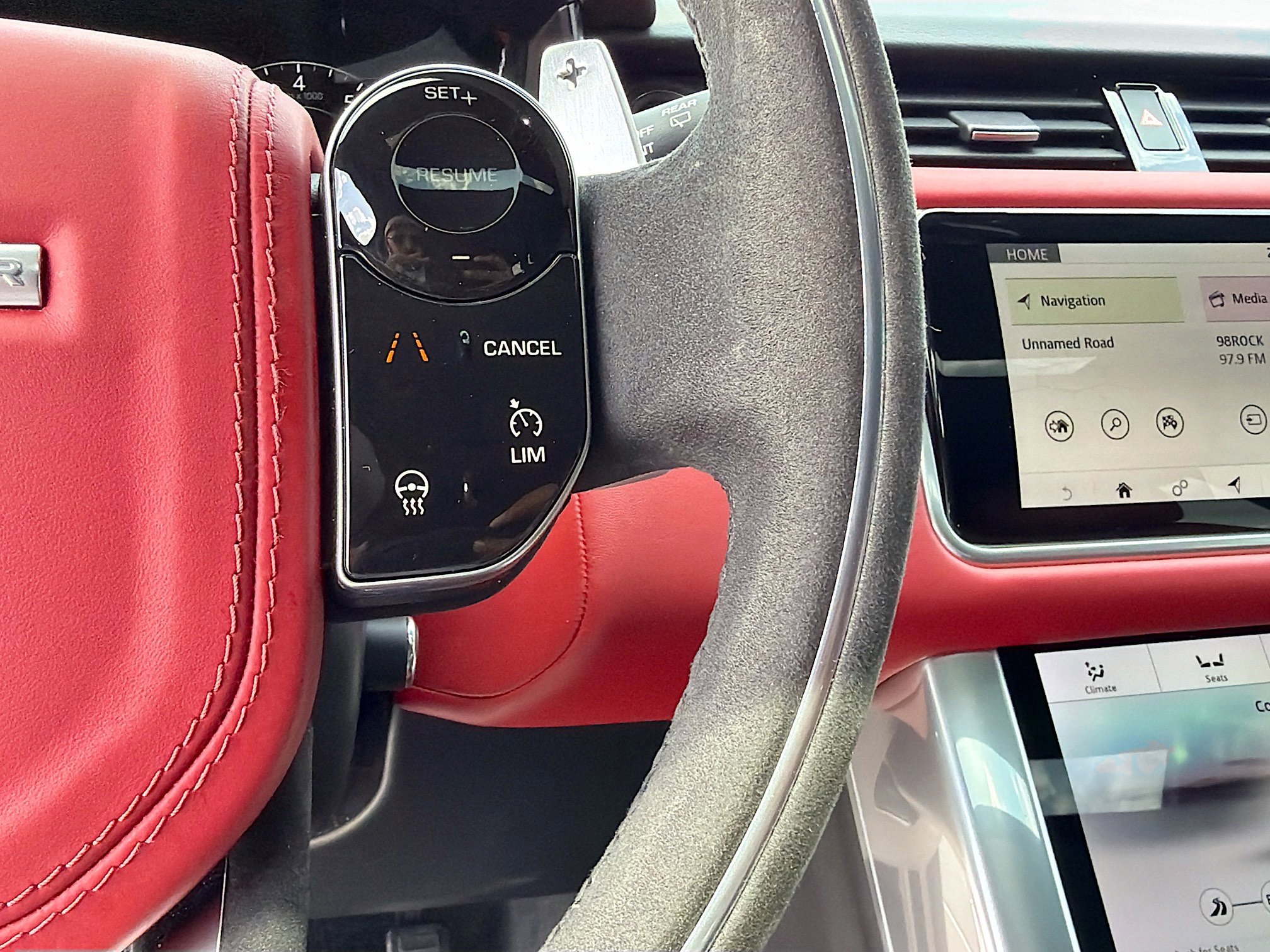 Used 2022 Land Rover Range Rover Sport HST image 38