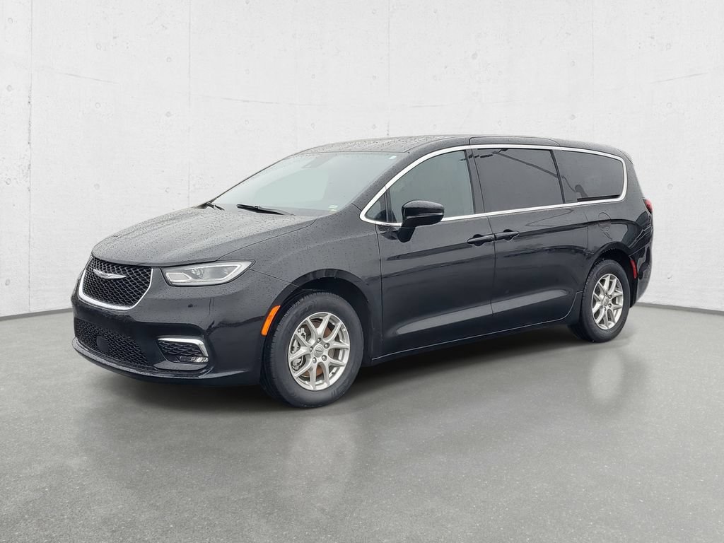 Used 2025 Chrysler Pacifica Select FWD image 4