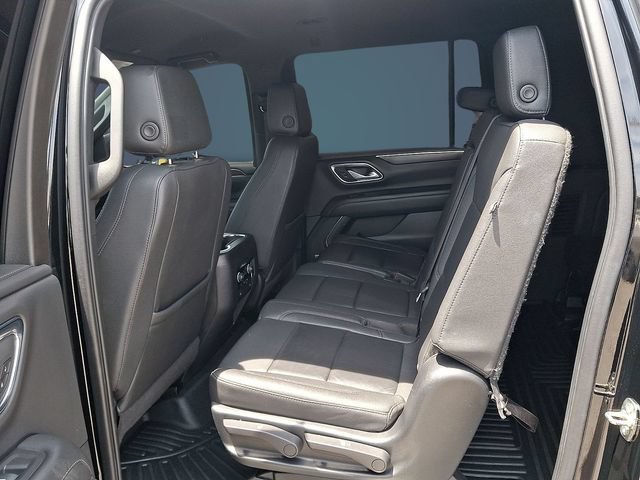 Used 2023 Chevrolet Suburban LT RWD image 7