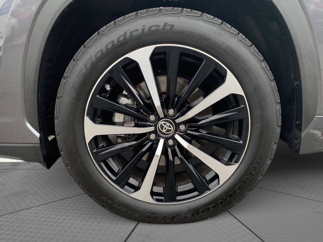 Used 2022 Toyota Highlander XSE AWD/4WD image 9
