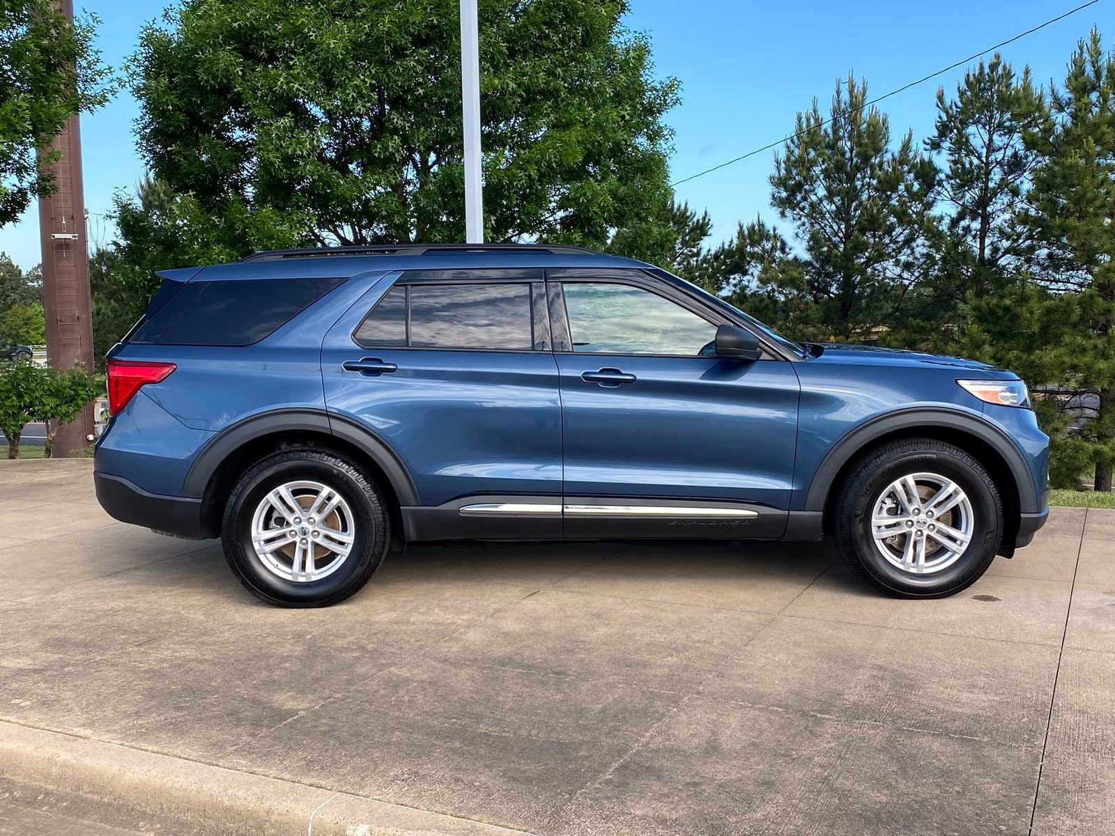 Used 2020 Ford Explorer XLT image 7