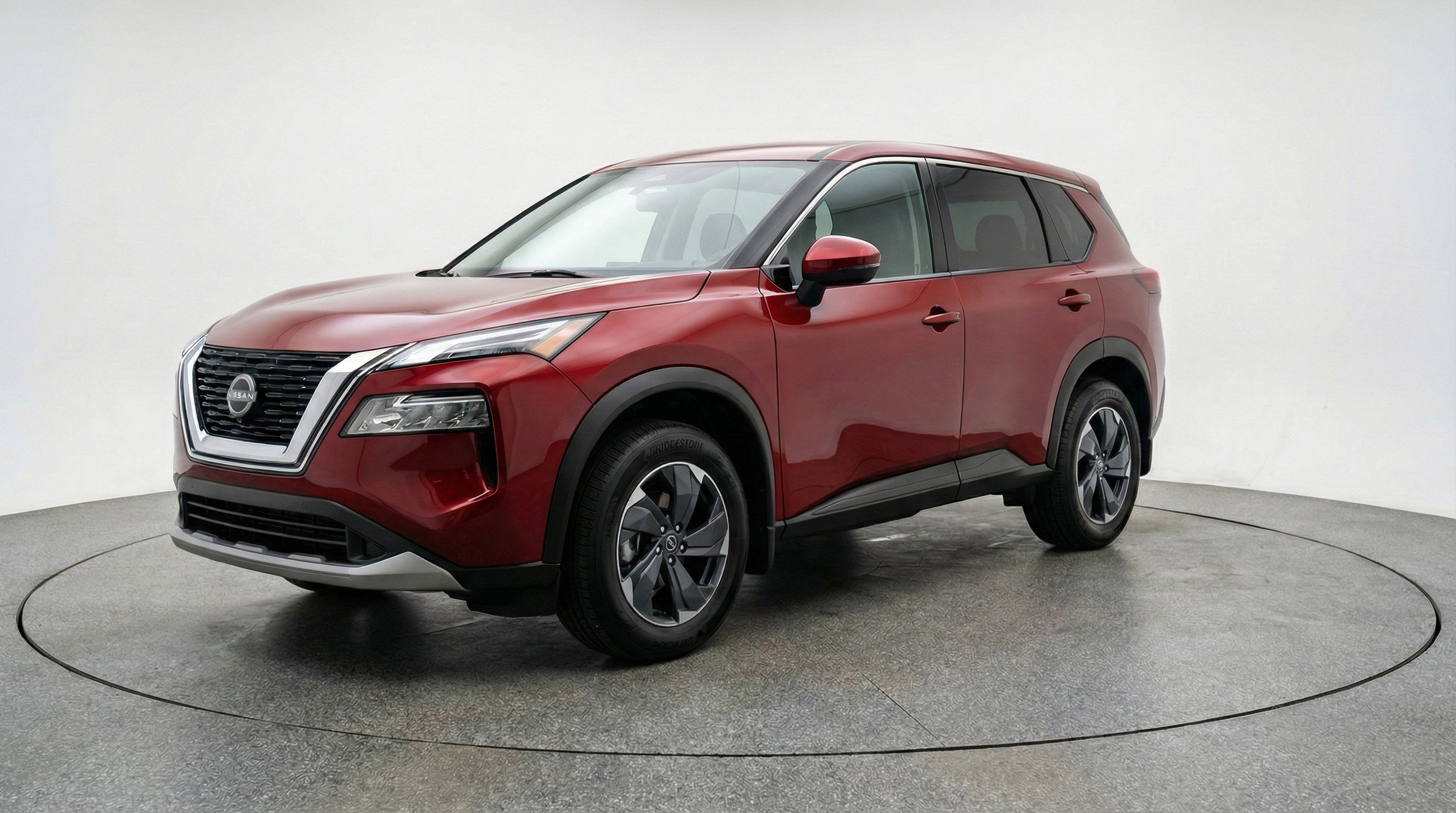 Used 2025 Nissan Rogue SV image 3