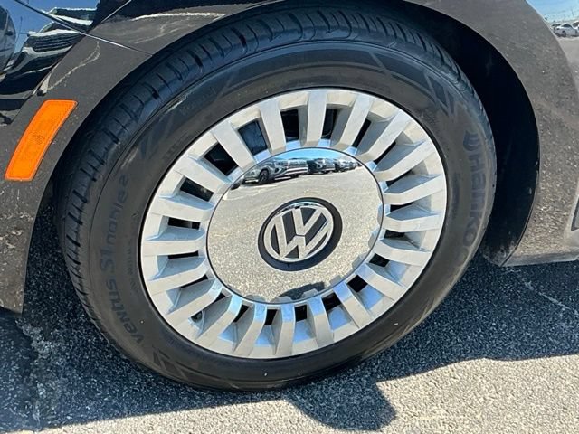 Used 2016 Volkswagen Beetle 1.8T Classic FWD image 8