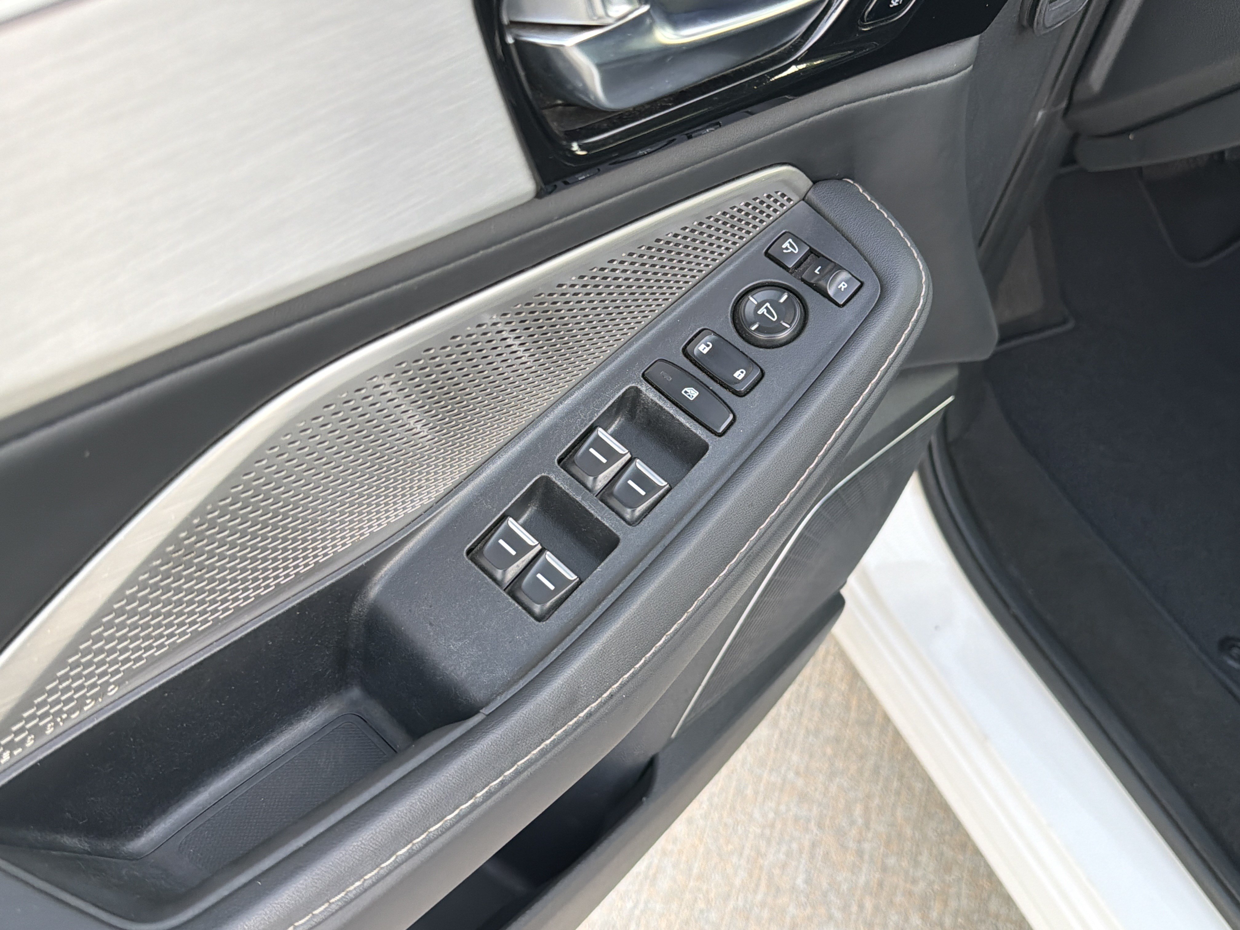 Certified 2023 Acura MDX w/ Technology Package FWD image 15