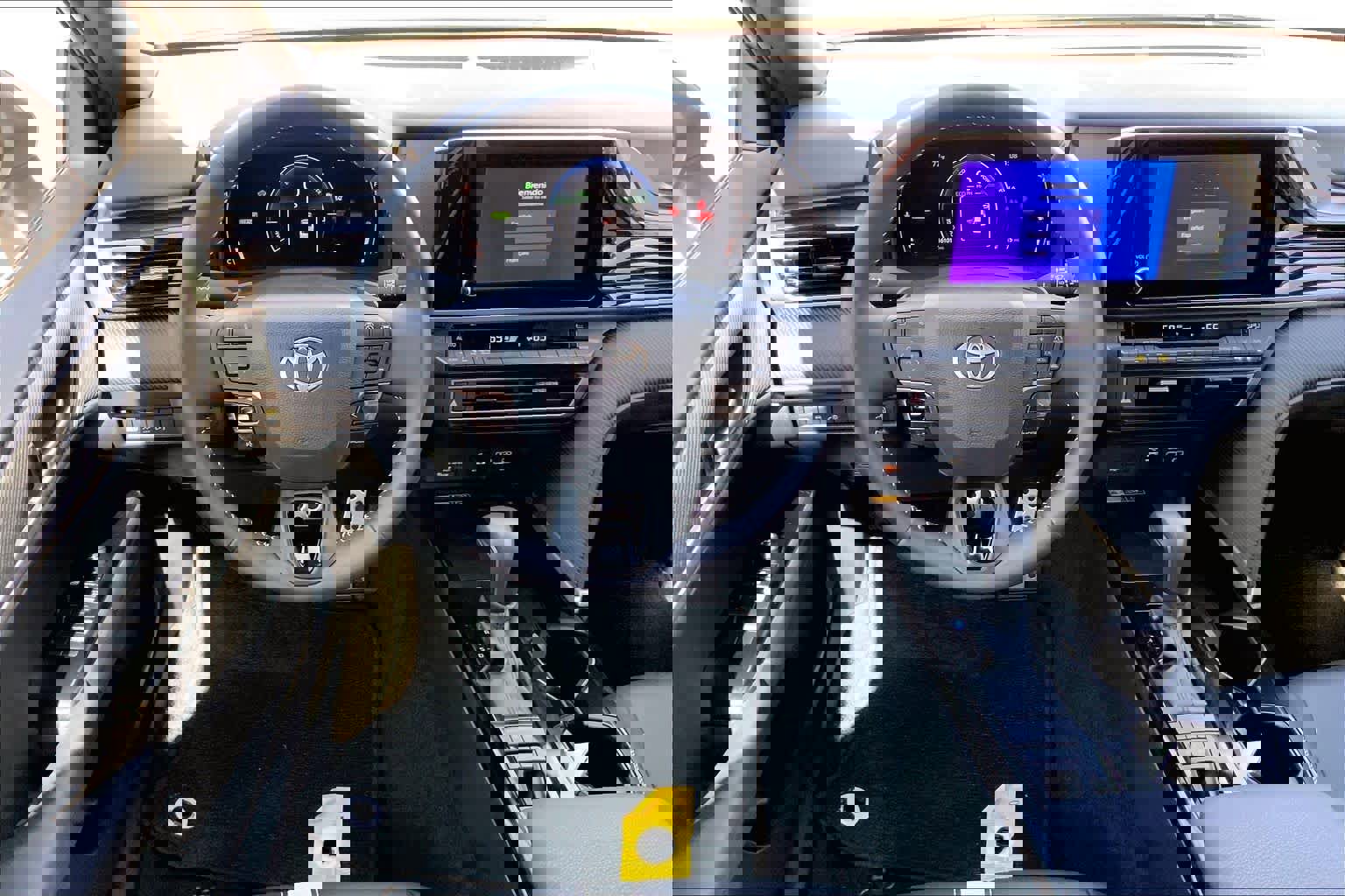 Used 2025 Toyota Camry SE w/ Convenience Package image 6