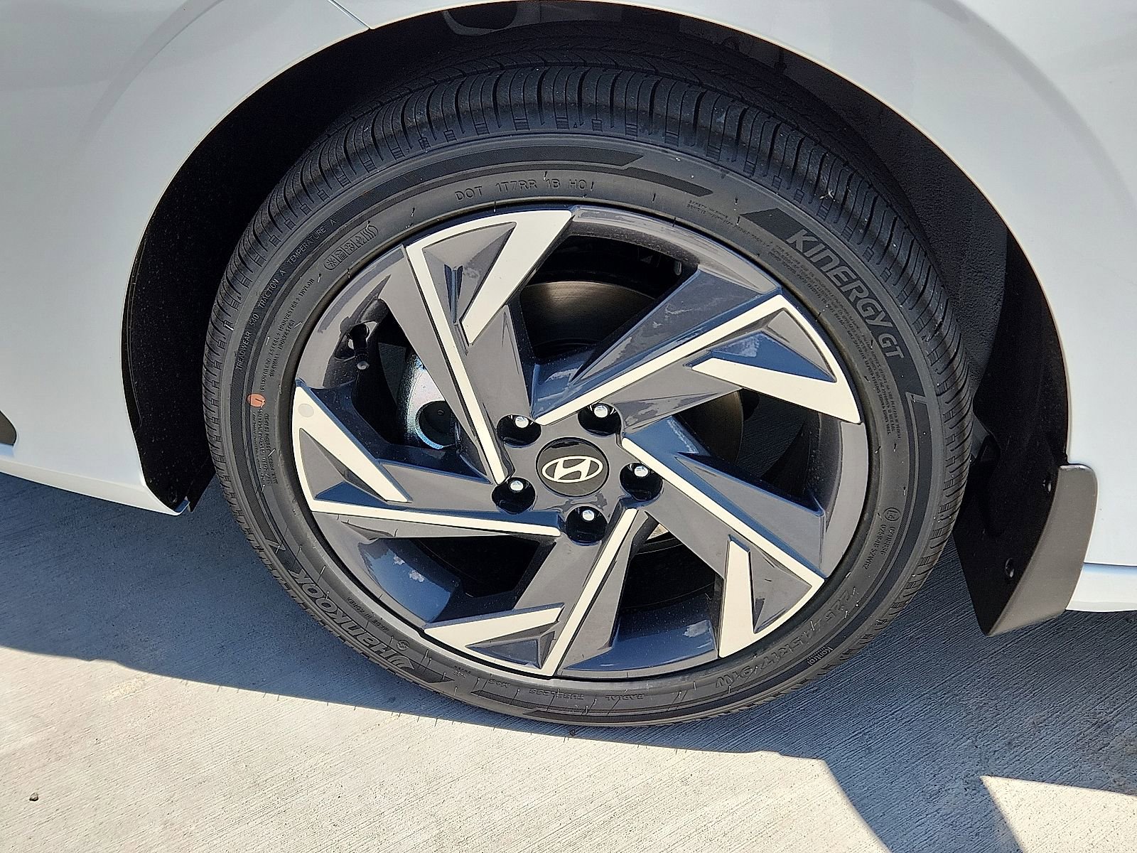 New 2025 Hyundai Elantra SEL image 7