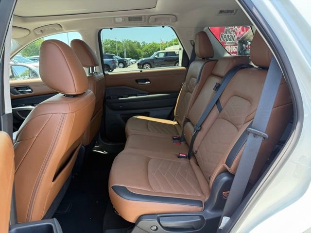 Used 2023 Nissan Pathfinder Platinum w/ Cargo Package AWD/4WD image 29