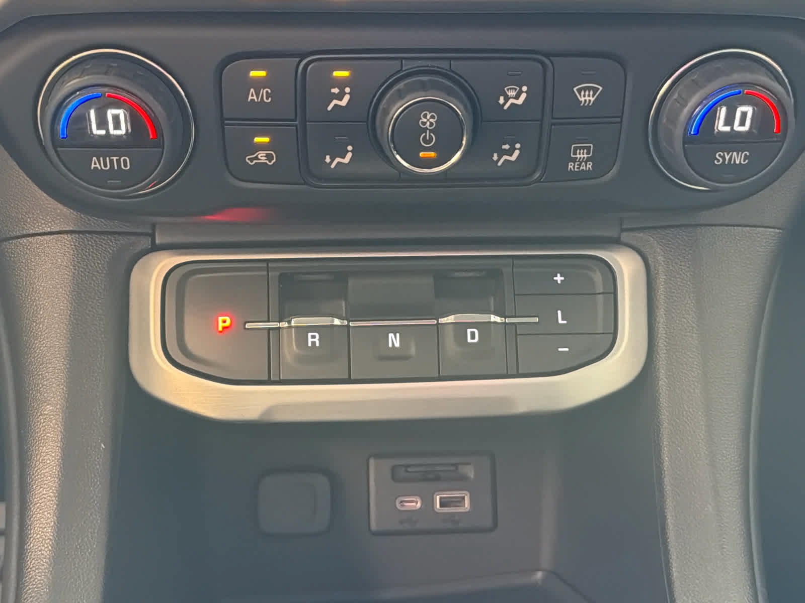 Used 2023 GMC Acadia SLT FWD image 48