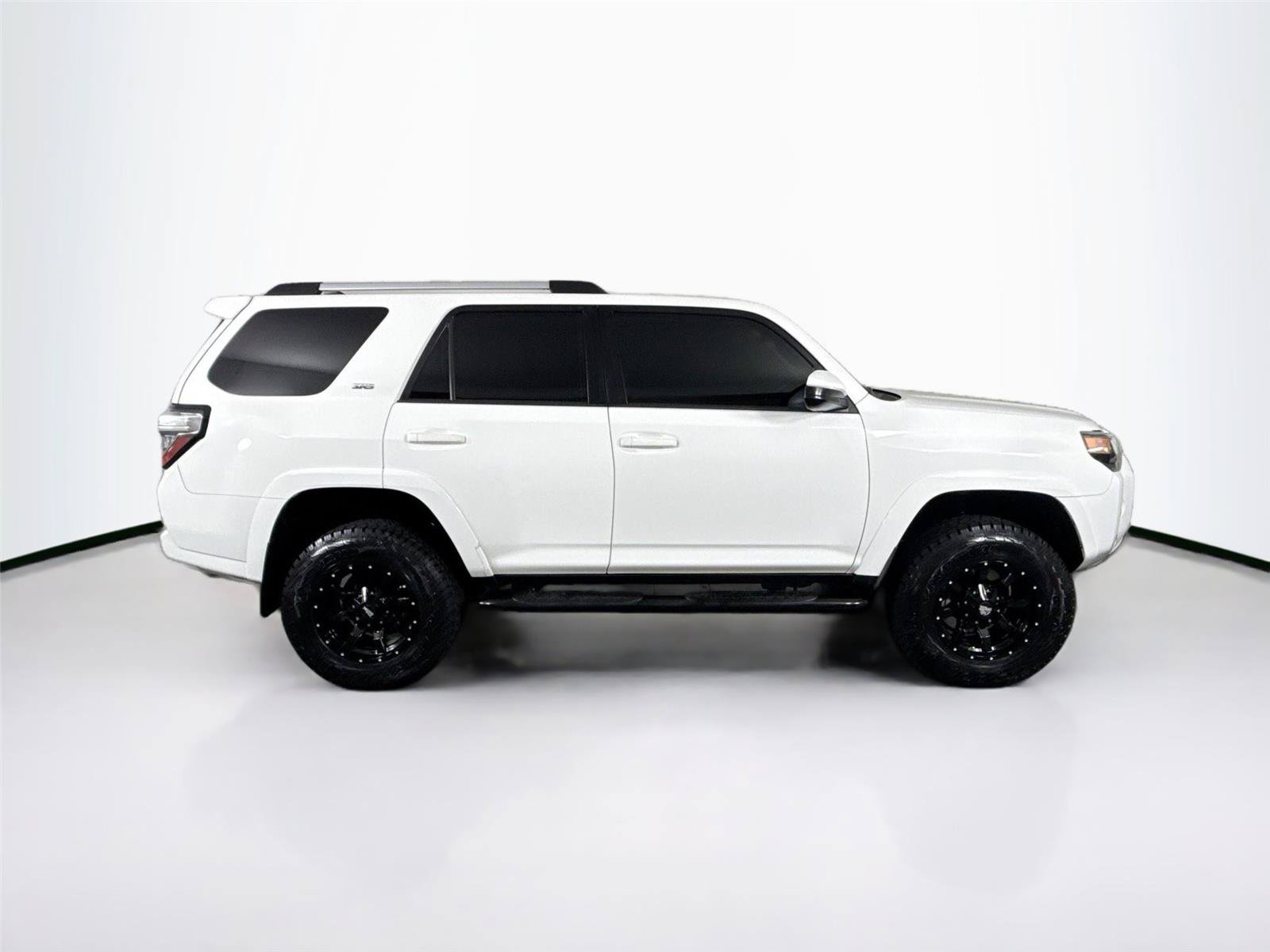 Used 2019 Toyota 4Runner SR5 AWD/4WD image 8