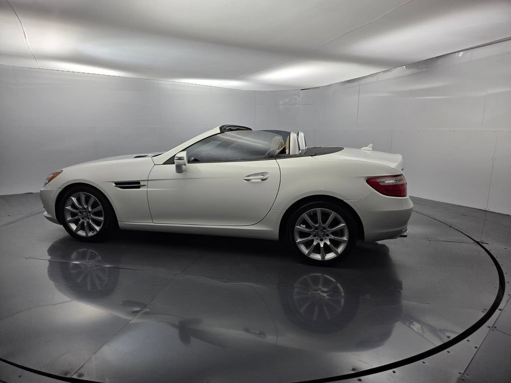 Used 2016 Mercedes-Benz SLK 300 image 7