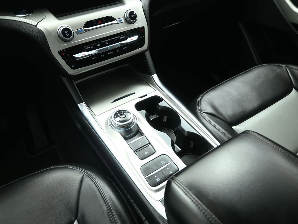 Certified 2022 Ford Explorer XLT w/ Equipment Group 202A image 15