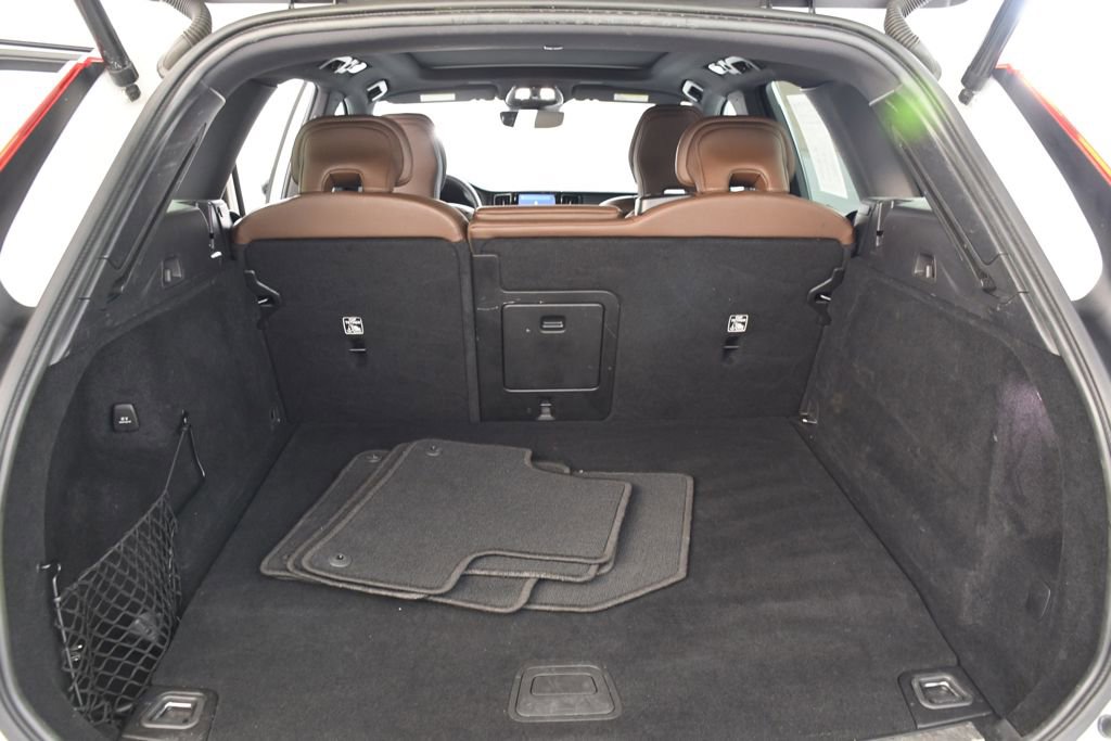 Used 2023 Volvo XC60 T8 Plus image 24