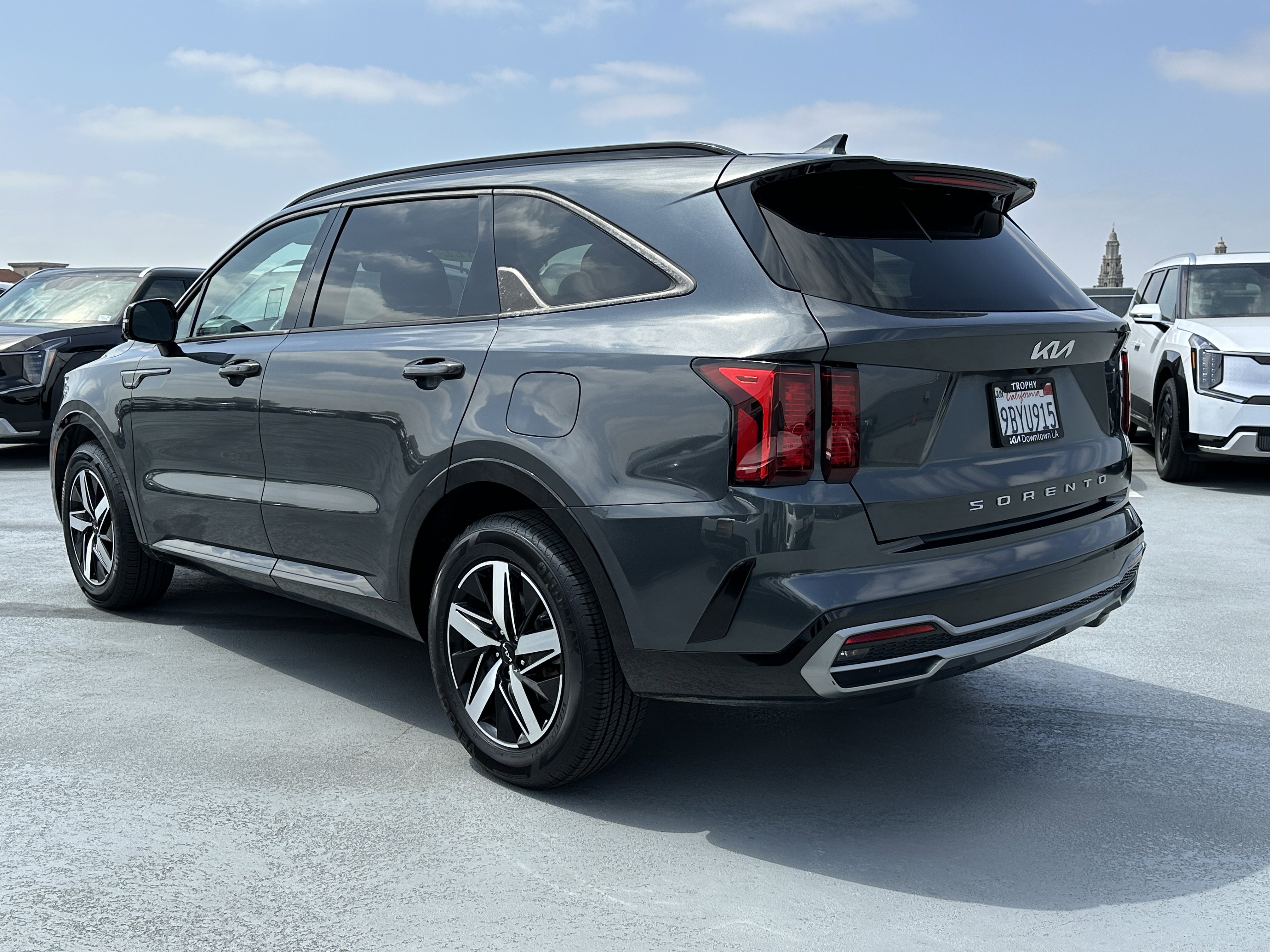 Used 2022 Kia Sorento S w/ Panoramic Sunroof Package FWD image 4