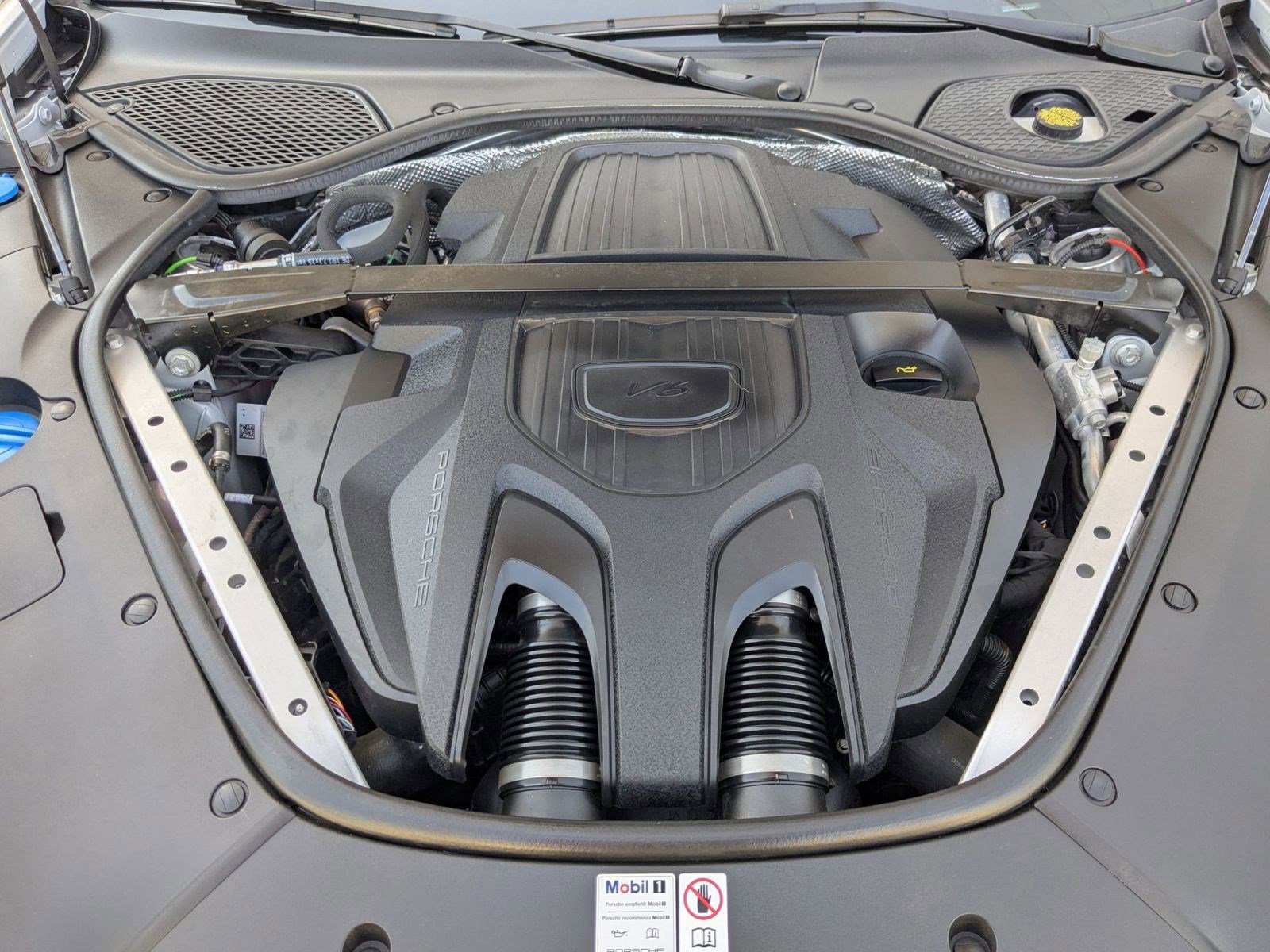 Certified 2025 Porsche Panamera 4 image 27