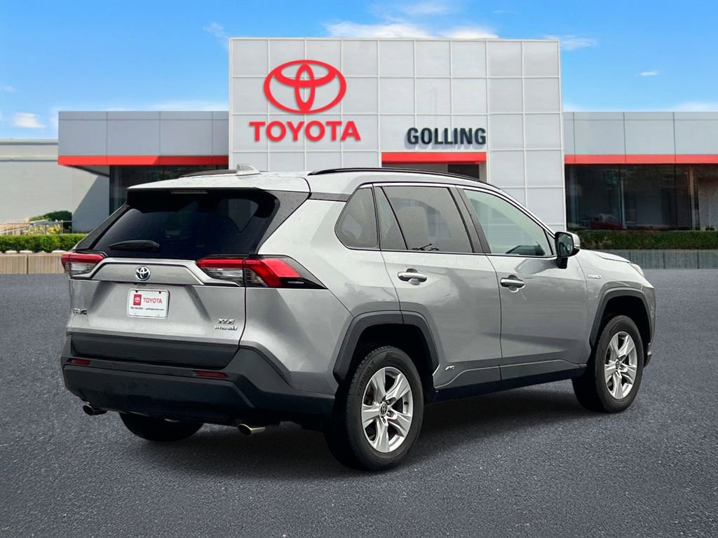 Used 2021 Toyota RAV4 XLE w/ Convenience Package image 5