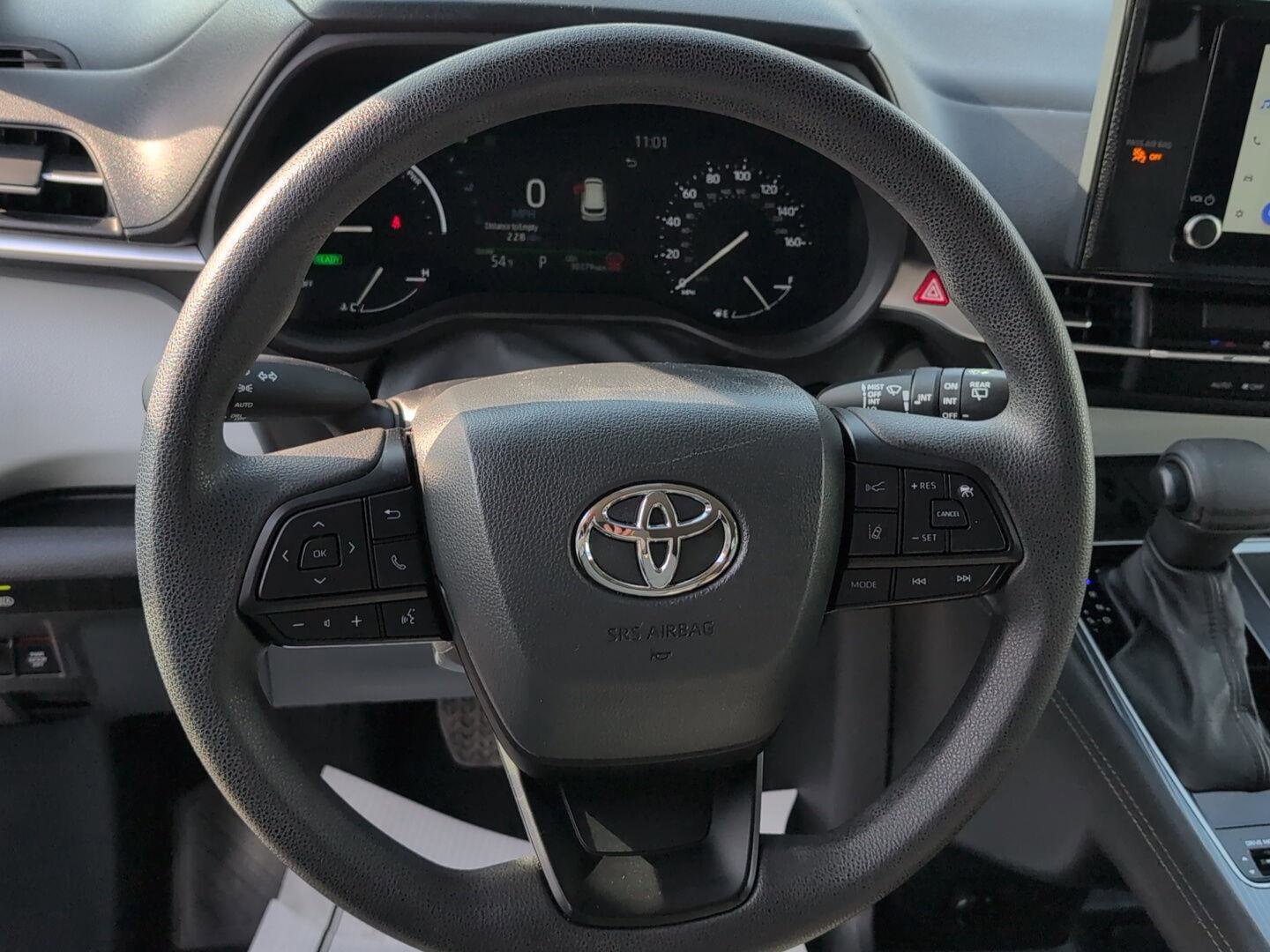 Used 2025 Toyota Sienna LE image 26