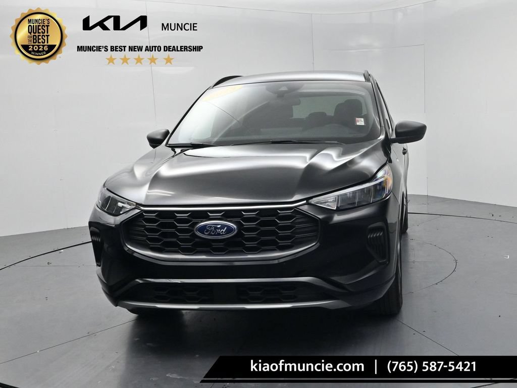 Used 2023 Ford Escape ST-Line w/ Tech Pack #1 AWD/4WD image 3