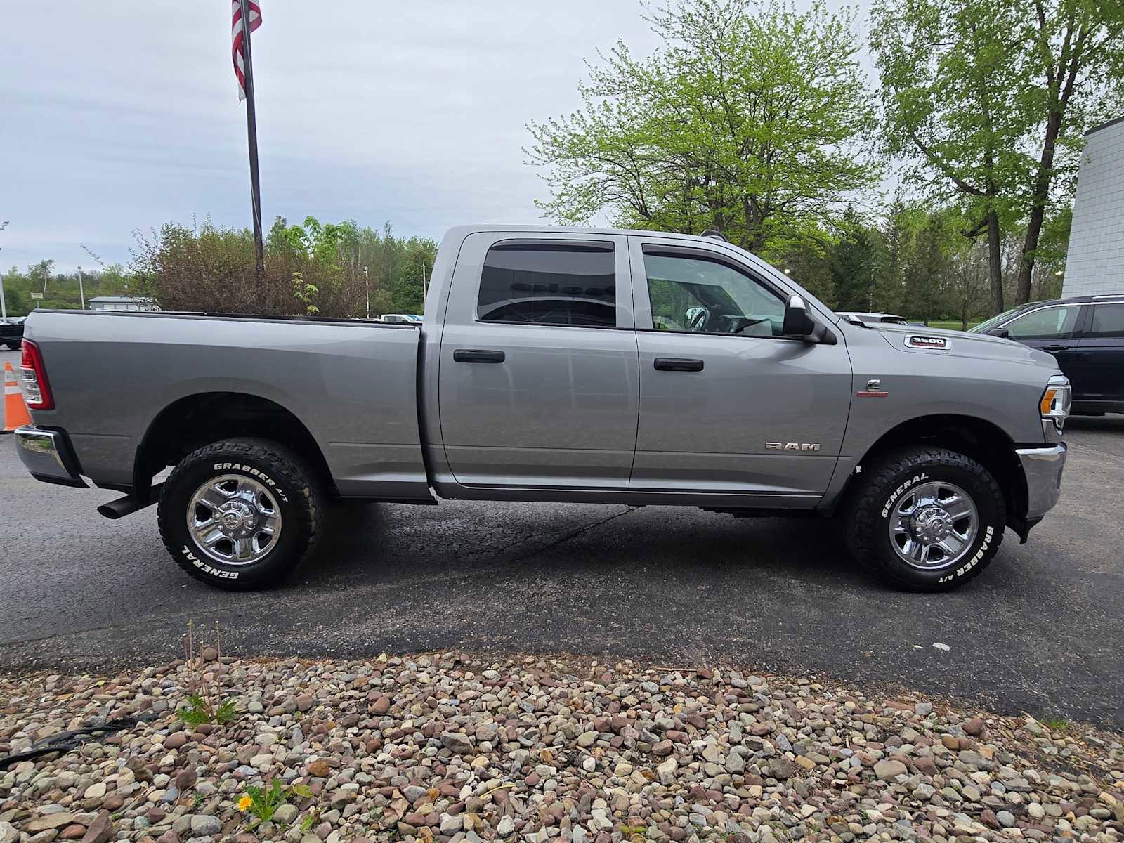 Used 2022 RAM 3500 Tradesman w/ Chrome Appearance Group AWD/4WD image 7