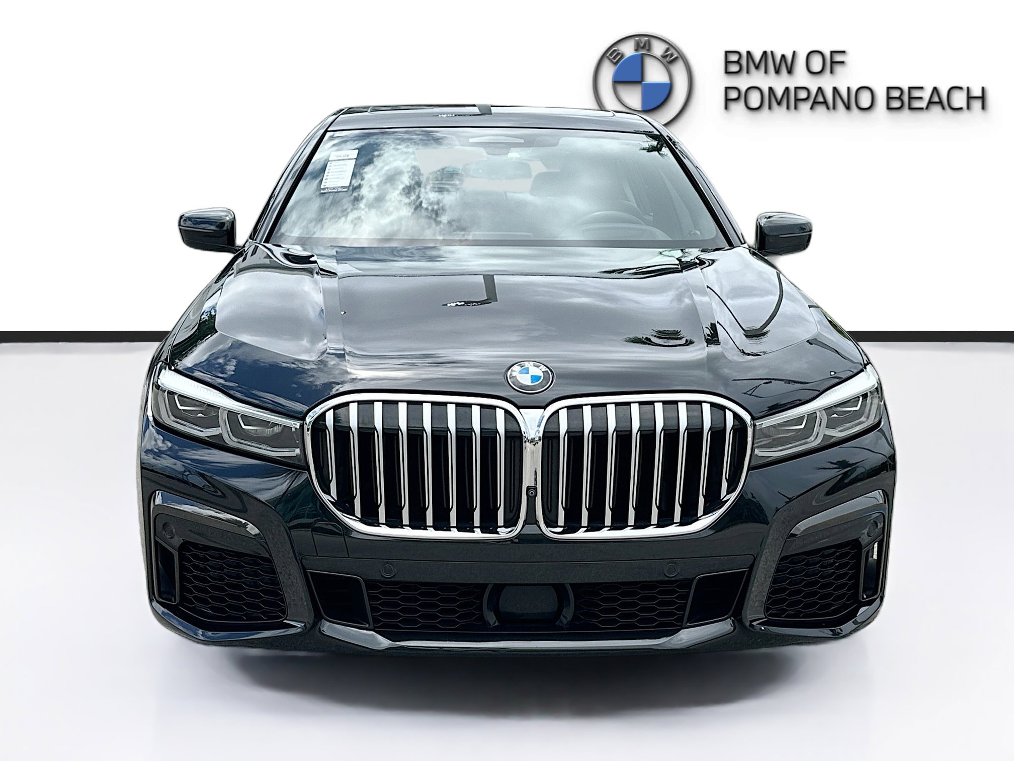 Used 2020 BMW 750i xDrive w/ Executive Package AWD/4WD image 2