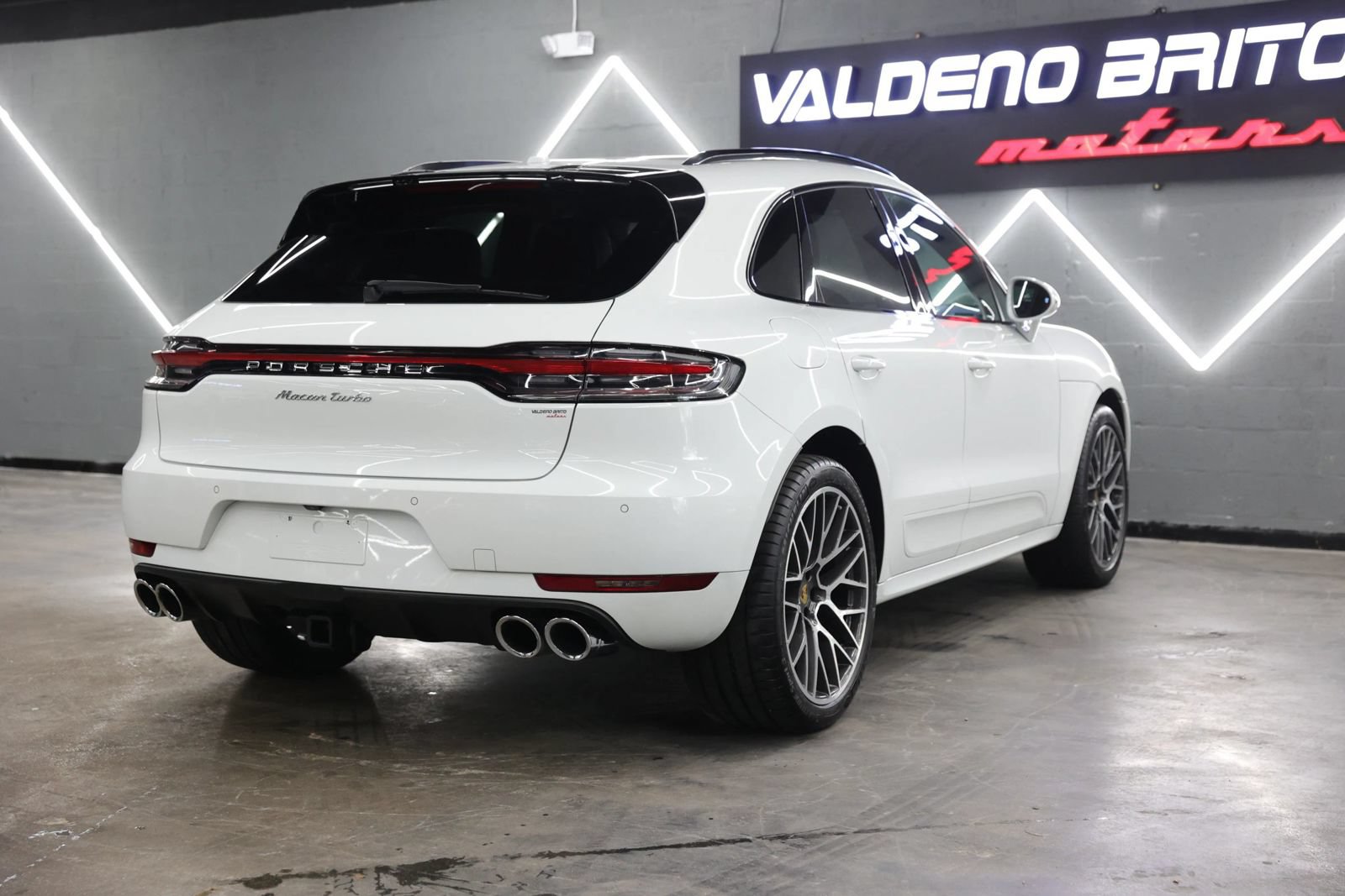 Used 2020 Porsche Macan Turbo AWD/4WD image 25