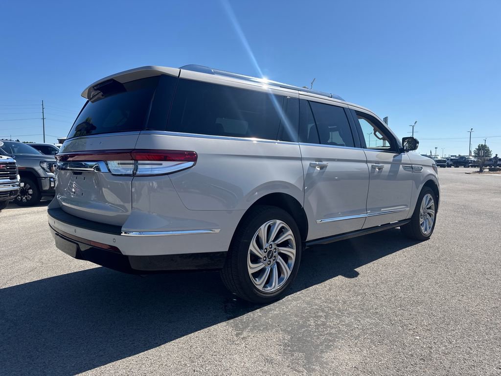 Used 2024 Lincoln Navigator L Reserve AWD/4WD image 6