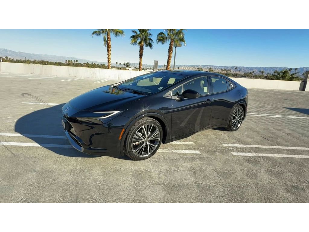 Used 2025 Toyota Prius XLE image 4