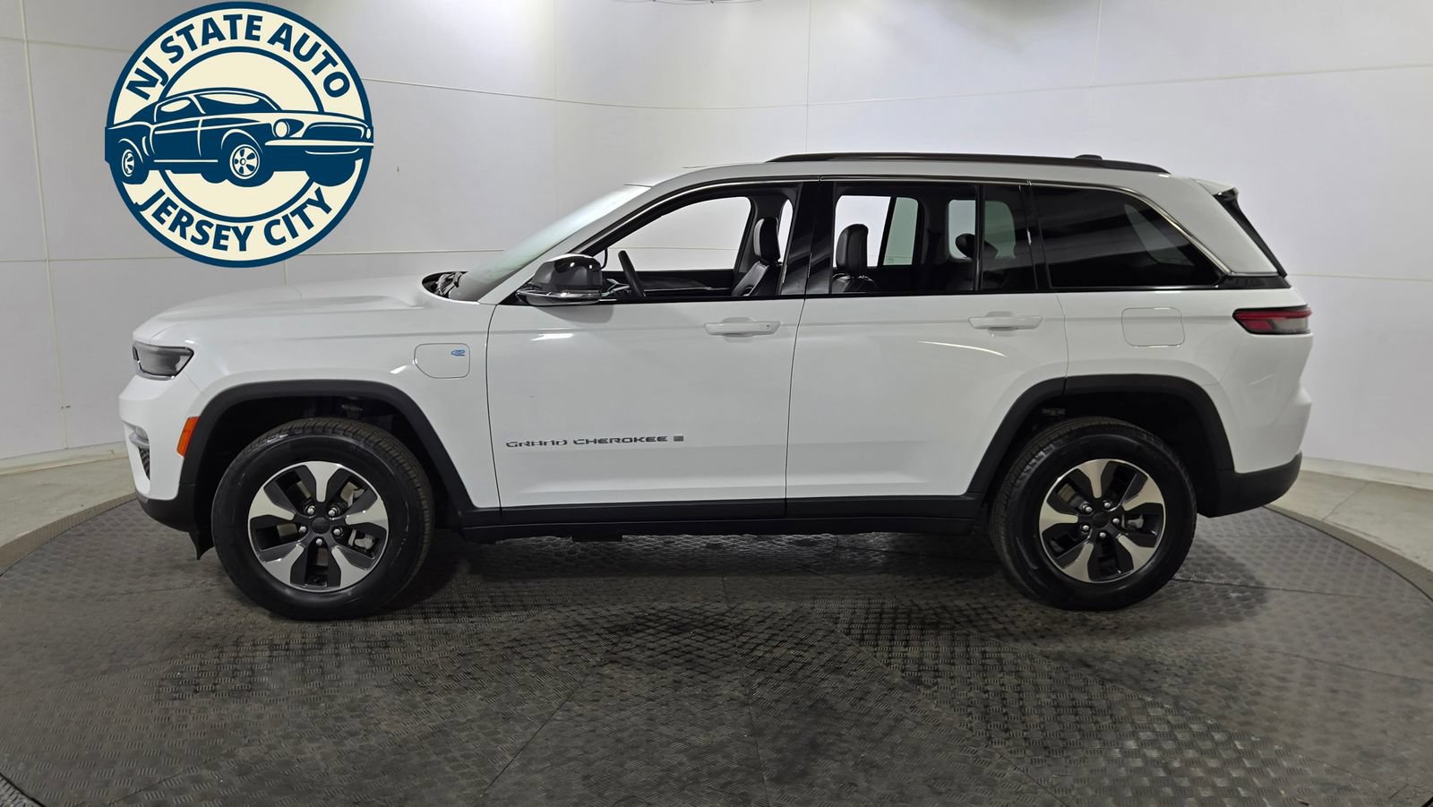 Used 2023 Jeep Grand Cherokee 4WD 4xe image 4
