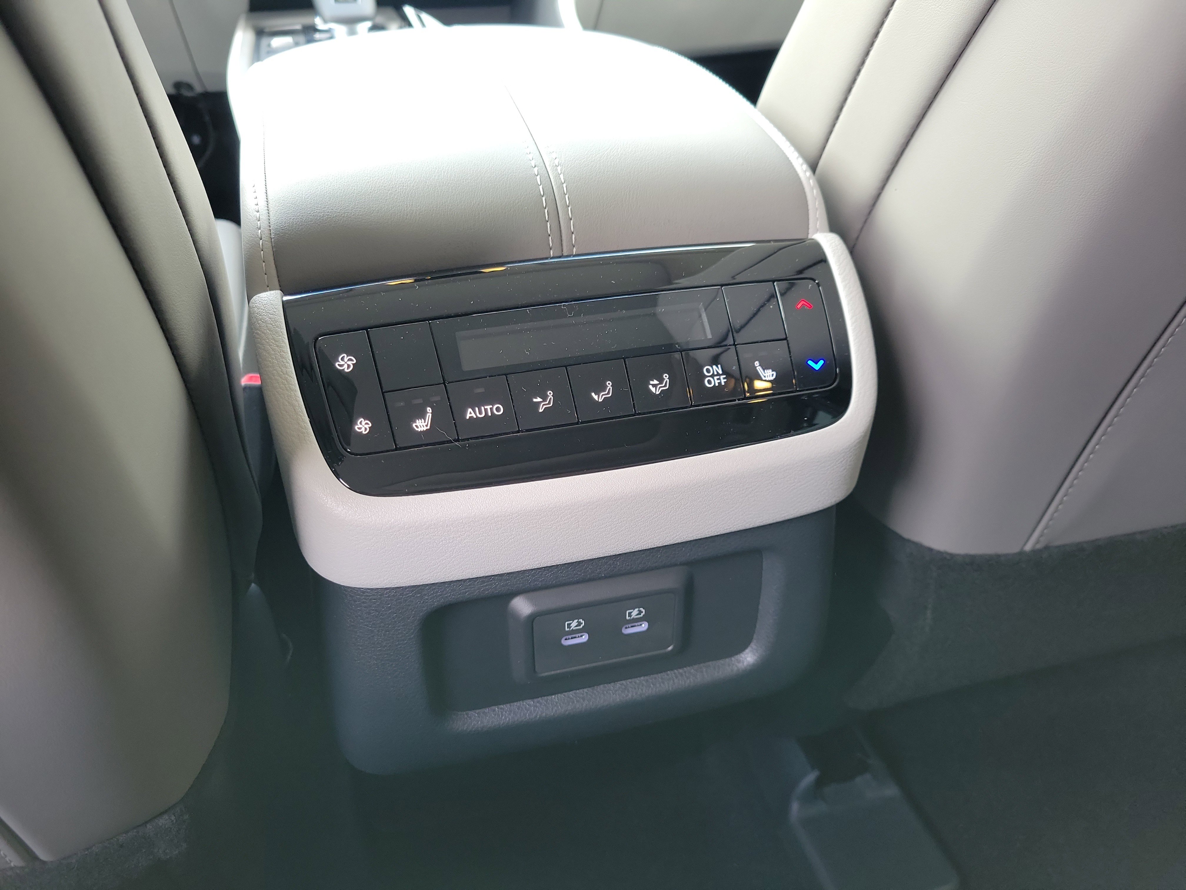 New 2026 INFINITI QX60 Luxe w/ Family Package image 15