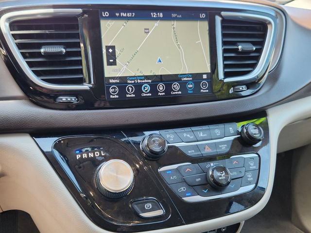 Used 2018 Chrysler Pacifica Touring-L Plus w/ Advanced Safetytec Group FWD image 16