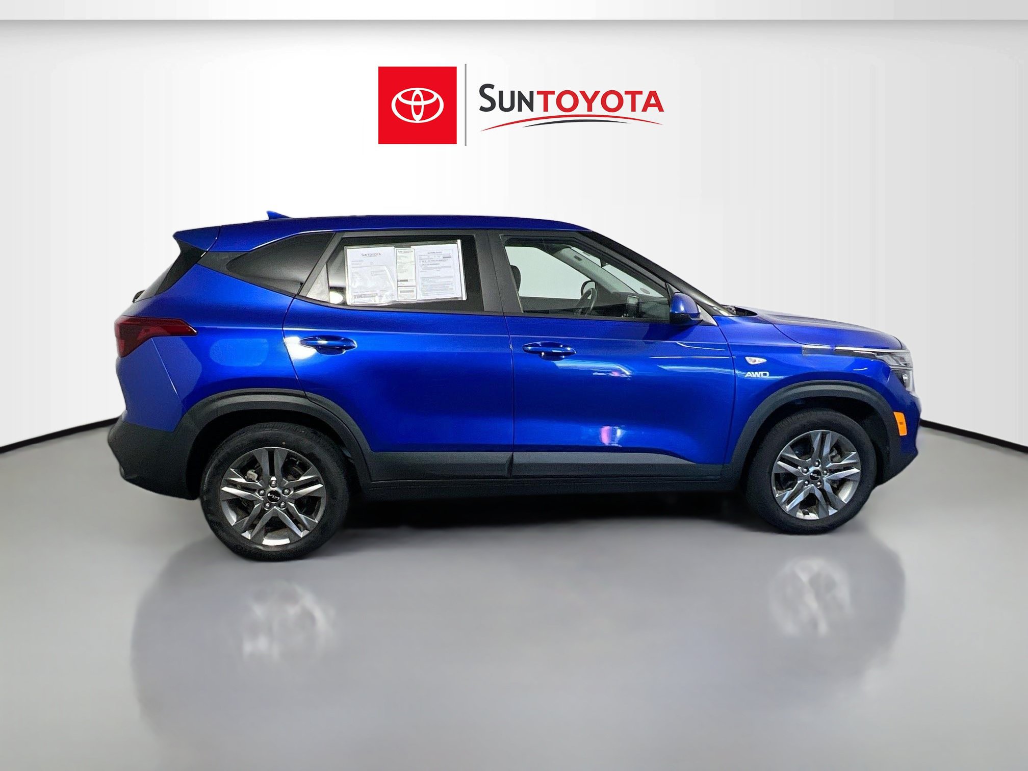 Used 2023 Kia Seltos LX AWD/4WD image 2
