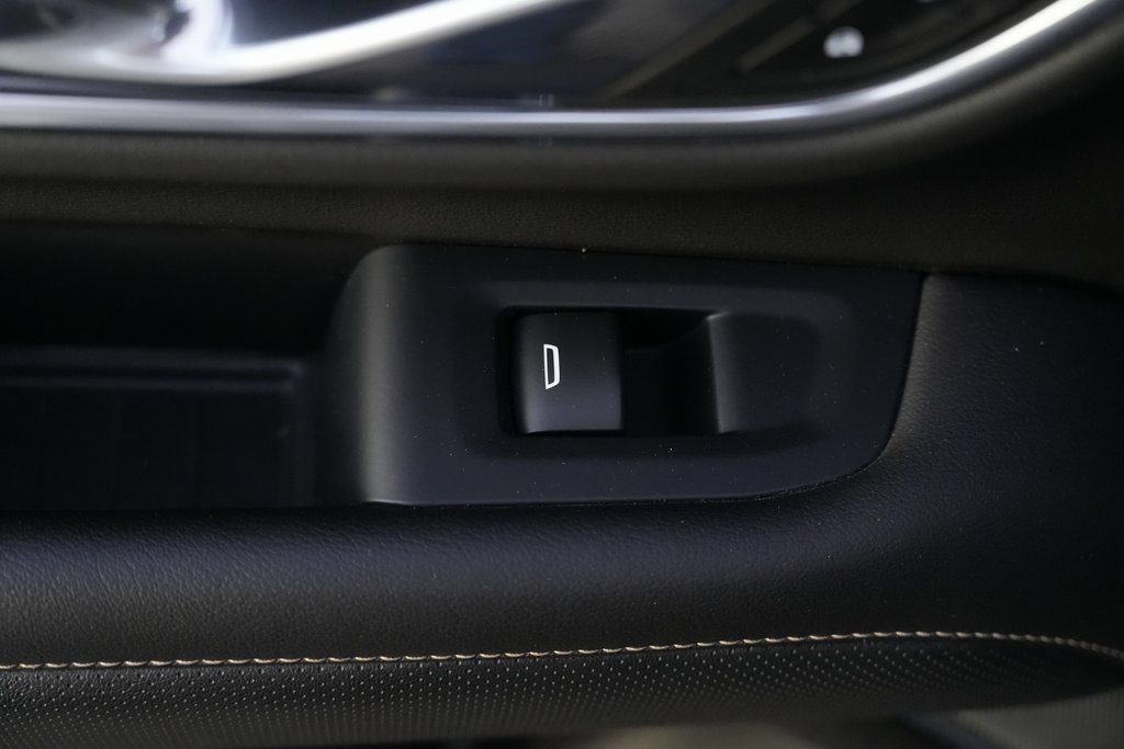 Used 2021 GMC Yukon XL SLT w/ SLT Luxury Plus Package image 34