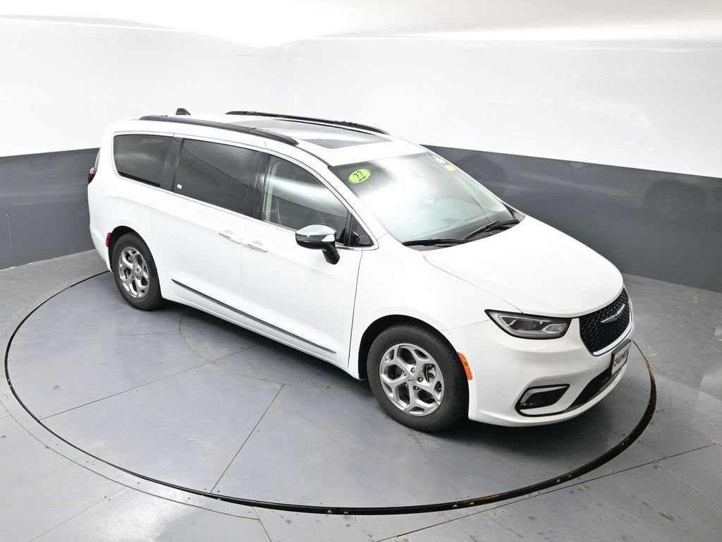 Used 2023 Chrysler Pacifica Limited FWD image 46