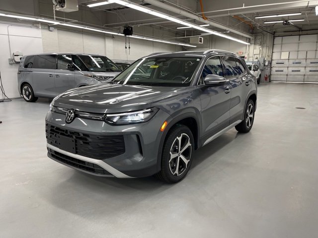 New 2025 Volkswagen Tiguan SE