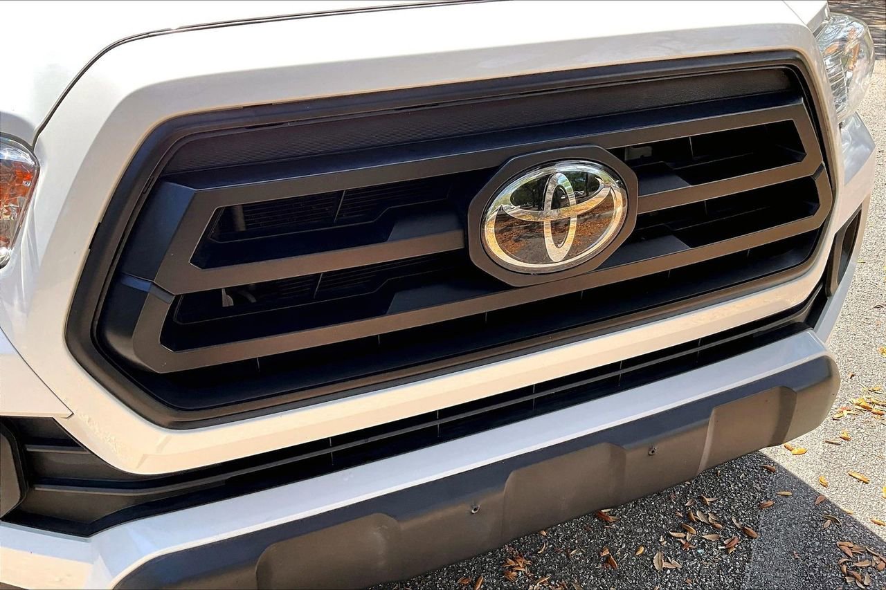 Used 2020 Toyota Tacoma SR AWD/4WD image 32