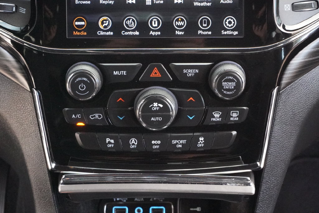 Used 2019 Jeep Grand Cherokee Altitude RWD image 14